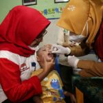 Vaksin polio pada anak putaran pertama di Kota Surabaya. Foto: Diskominfo Kota Surabaya
