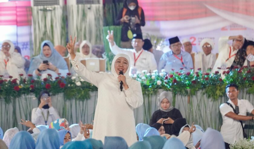 Khofifah Indar Parawansa Jurkamnas TKN Prabowo-Gibran waktu kegiatan Selawat di Jatim International Expo Surabaya, Jumat (9/2/2024) kemarin. Foto: Dokumen TKD Jatim