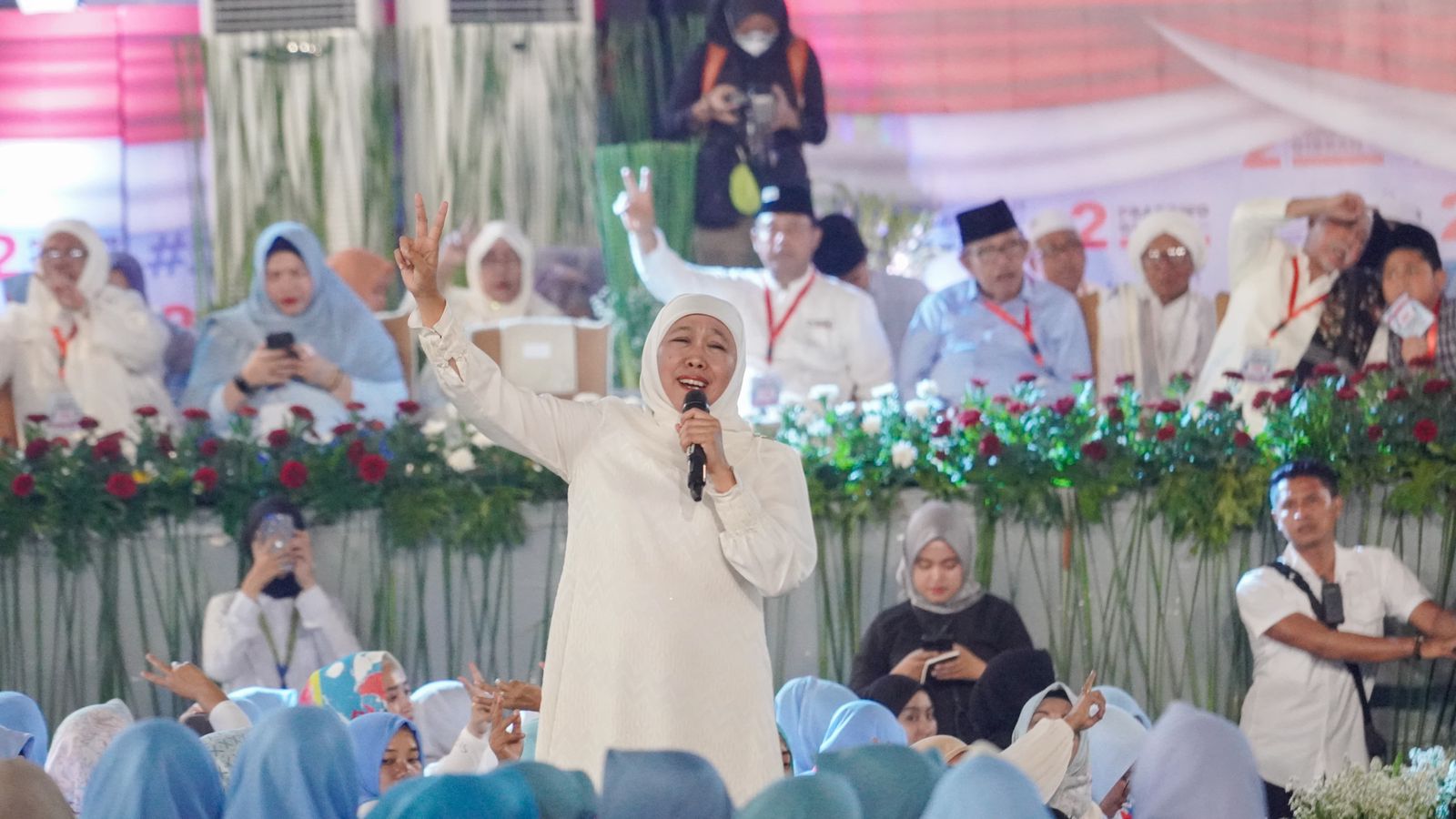 Khofifah Indar Parawansa Jurkamnas TKN Prabowo-Gibran waktu kegiatan Selawat di Jatim International Expo Surabaya, Jumat (9/2/2024) kemarin. Foto: Dokumen TKD Jatim