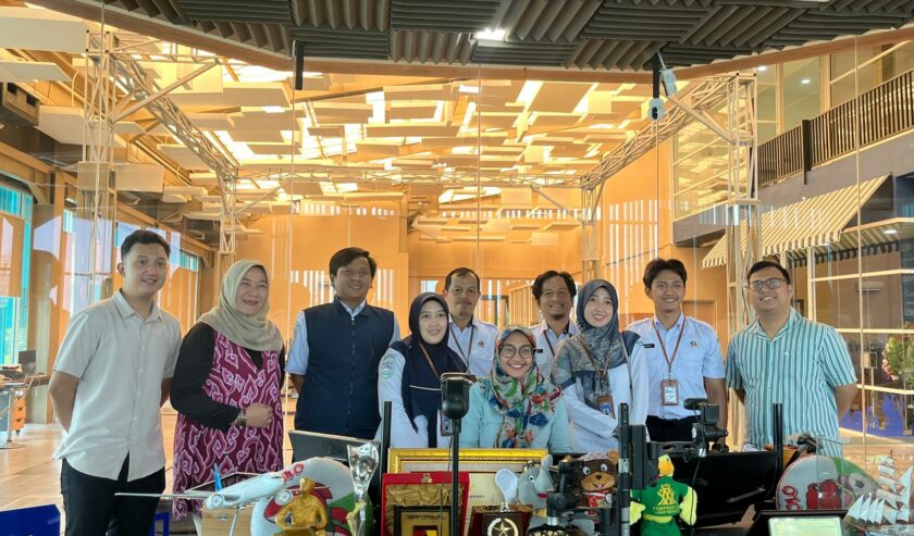 Tim BMKG Juanda melakukan kunjungan ke Suara Surabaya Media pada Senin (12//2024). Foto: Azwa magang suarasurabaya.net