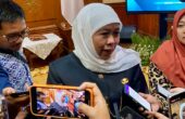 Khofifah Indar Parawansa Gubernur Jatim waktu ditemui di Gedung Negara Grahadi, Senin (12/2/2024). Foto: Wildan suarasurabaya.net