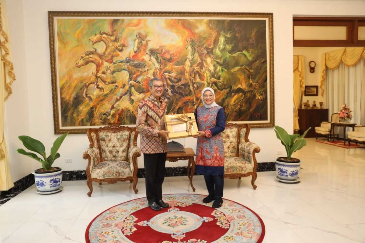 Ida Fauziyah Menaker dan Rachmat Budiman Duta Besar Republik Indonesia untuk Kerajaan Thailand