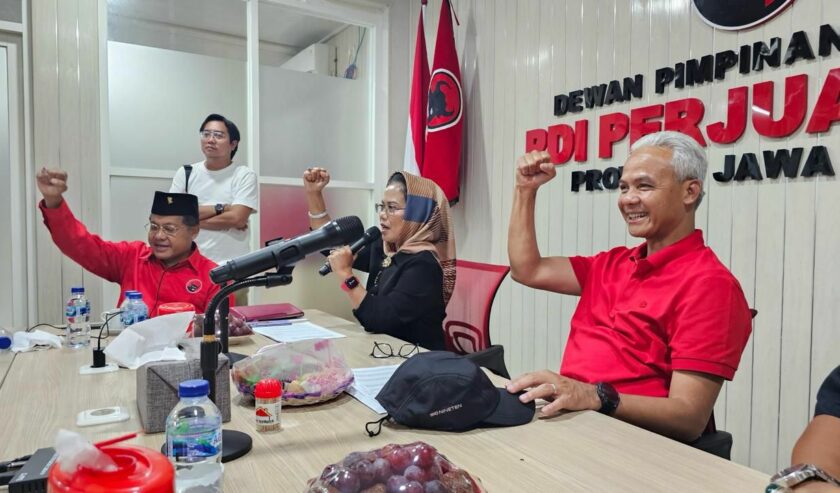 Ganjar Pranowo Capres nomor urut 3 waktu bertemu para kader dan relawan di DPD PDI Perjuangan Jatim, Selasa (20/2/2024). Foto: Istimewa