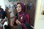 Nur Alimah Priyambodo atlet ski air penyumbang medali emas untuk Indonesia di ajang Sea Games Filipina 2019 berhasil menyandang first taker dokter di Fakultas Kedokteran Universitas Nahdlatul Ulama Surabaya (Unusa), Selasa (27/2/2024). Foto: Risky suarasurabaya.net