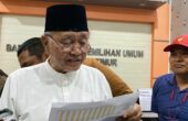 Agus Rahardjo Caleg DPD RI yang juga bekas Ketua KPK periode 2015-2019 waktu mengajukan laporan ke Bawaslu Jatim, Selasa (27/2/2024). Foto: Wildan suarasurabaya.net