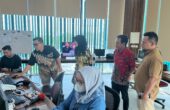 Jajaran Diskominfo Sidoarjo melakukan kunjungan di Suara Surabaya Centre, pada KAmis (29/2/2024). Foto: Billy suarasurabaya.net