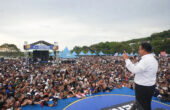 Calon presiden nomor urut 1 Anies Rasyid Baswedan berkampanye di Lapangan Lumpue, Kota Parepare, Sulawesi Selatan, Selasa (6/2/2024). Foto: Antara