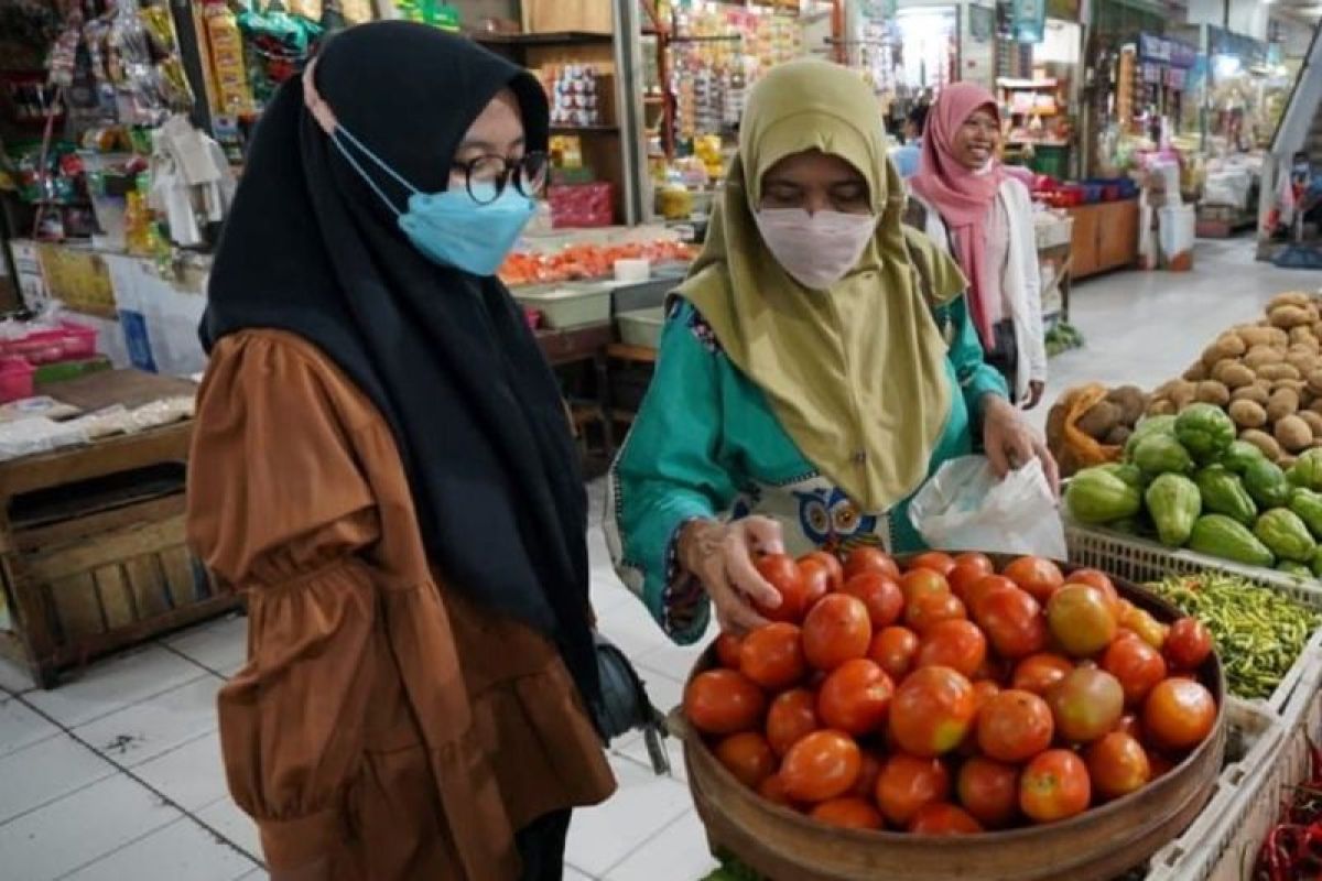 Akibat Stok Terbatas, Harga Tomat di Madiun Naik RP22.000 Per Kilogram