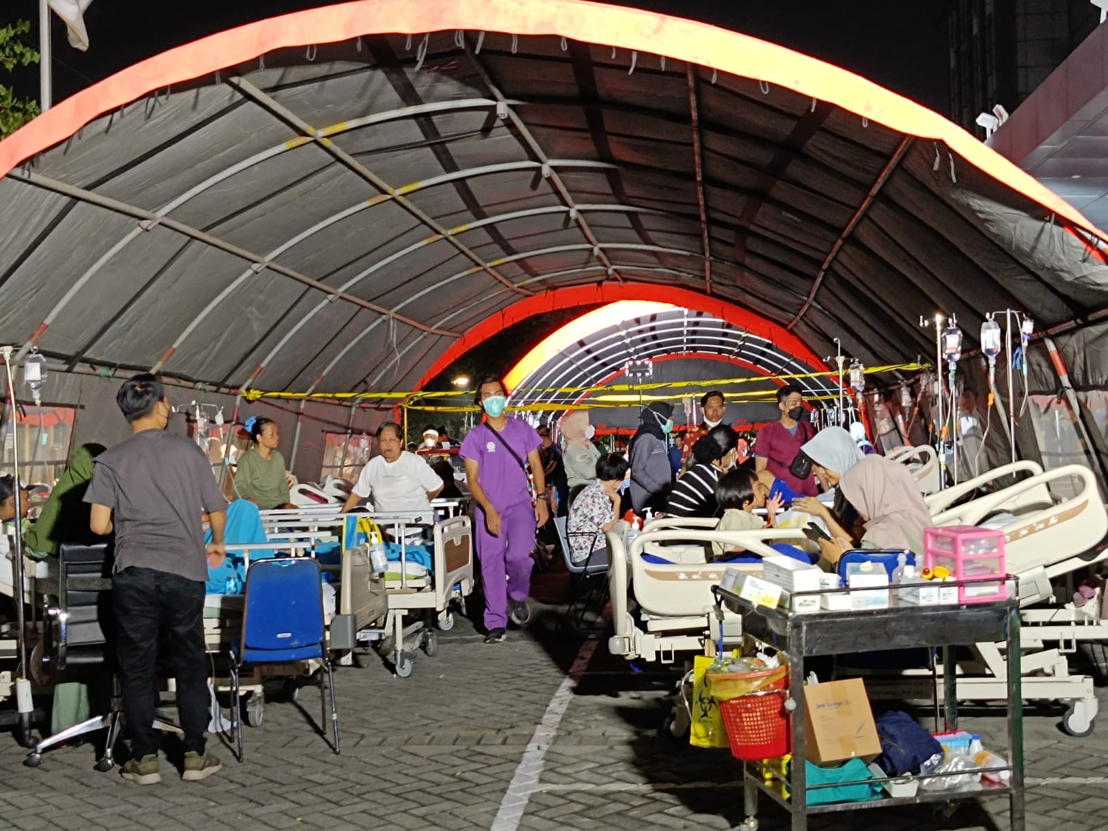 Pasien RS Unair akibat dampak gempa Laut Tuban