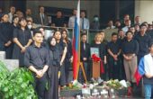 Sejumlah komunitas di Indonesia dan perwakilan Kedutaan Besar Rusia di Jakarta dalam aksi solidaritas untuk korban serangan di Balai Kota Crocus, Jakarta, Jumat (29/3/2024). Foto: Antara