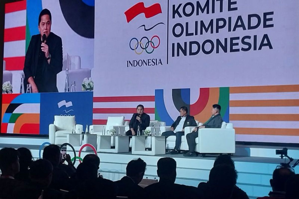 Erick Thohir Ketua Umum PSSI menjadi narasumber sesi talkshow dalam acara Rapat Anggota dan Kongres Luar Biasa Komite Olimpiade Indonesia 2024 di Jakarta, Jumat (8/3/2024). Foto: Antara