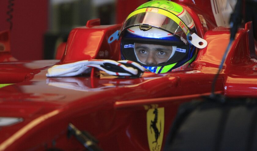 Felipe Massa eks pembalap Ferrari meminta ganti rugi karena kehilangan gelar juara dunia pada musim balap 2008. Foto: Reuters