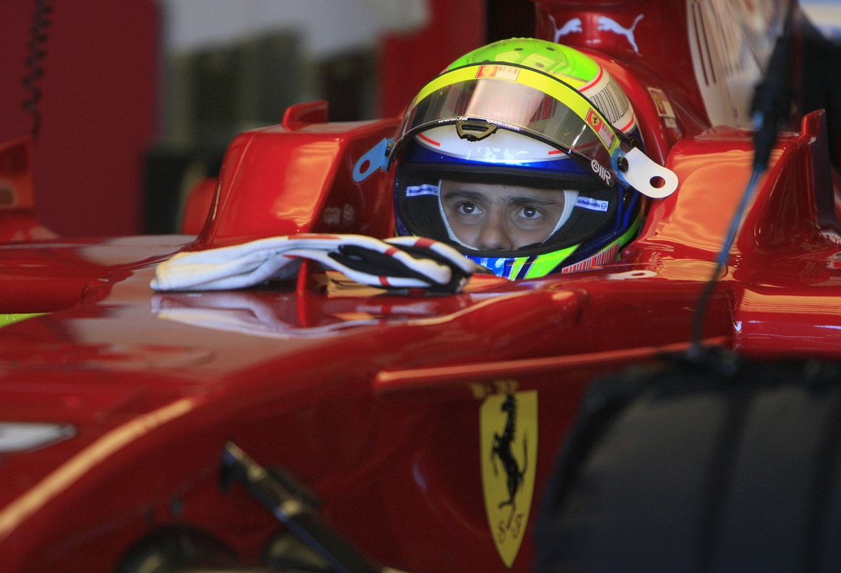 Felipe Massa eks pembalap Ferrari meminta ganti rugi karena kehilangan gelar juara dunia pada musim balap 2008. Foto: Reuters