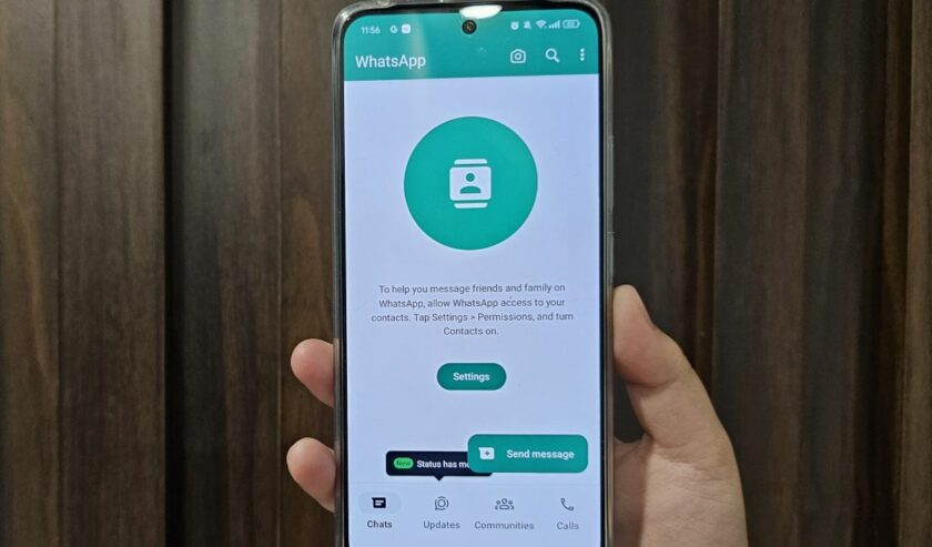 Tampilan menu utama WhatsApp yang terbaru di Android berpindah ke bagian bawah.