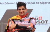 Jorge Martin Pembalap Ducati Spanyol merayakan di podium usai memenangi balapan MotoGP Grand Prix Portugal di Sirkuit Internasional Algarve di Portimao pada Minggu (24/3/2024). Foto: Antara