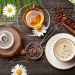 Ilustrasi - Secangkir kopi dan teh. Foto: iStock