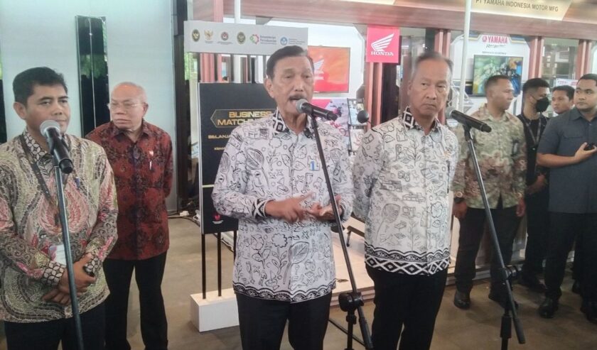 Luhut Binsar Pandjaitan Menteri Koordinator Bidang Kemaritiman dan Investasi (Marves) memberikan keterangan pers pada penutupan Business Matching 2024 di Sanur, Denpasar, Bali, Kamis (7/3/2024). Foto : Antara