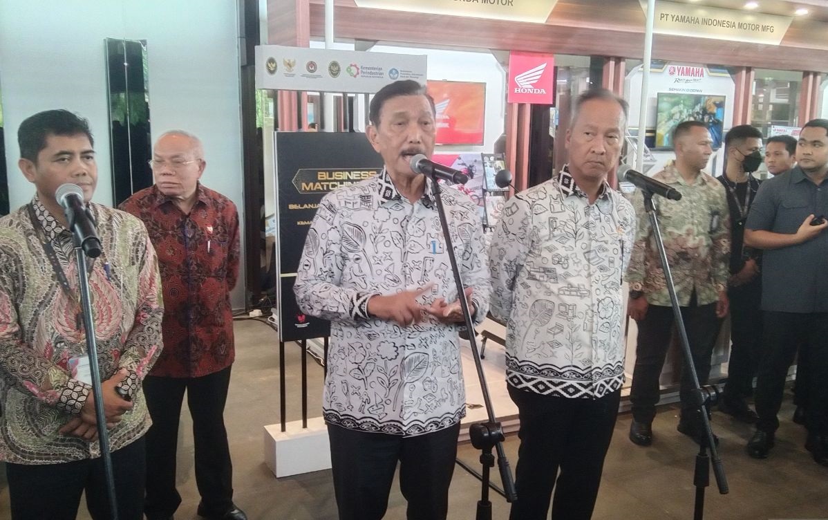 Luhut Binsar Pandjaitan Menteri Koordinator Bidang Kemaritiman dan Investasi (Marves) memberikan keterangan pers pada penutupan Business Matching 2024 di Sanur, Denpasar, Bali, Kamis (7/3/2024). Foto : Antara