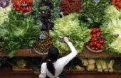 Makanan berserat antara lain bisa didapat dari kacang-kacangan, brokoli, dan bayam. Foto: Reuters