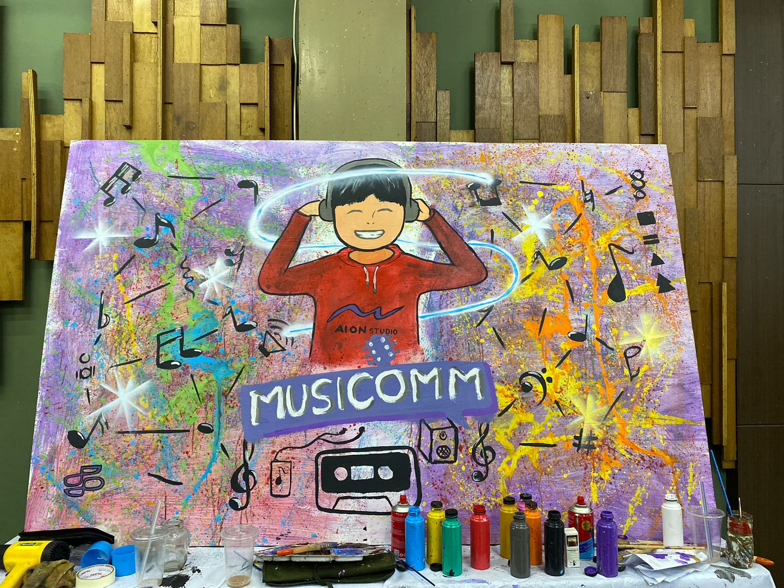 Lukisan mural Musicomm Creativity in Diversity spesial peringatan Hari Musik Nasional karya komunitas Aion Studio, Sabtu (2/3/2024). Foto: Meilita suarasurabaya.net