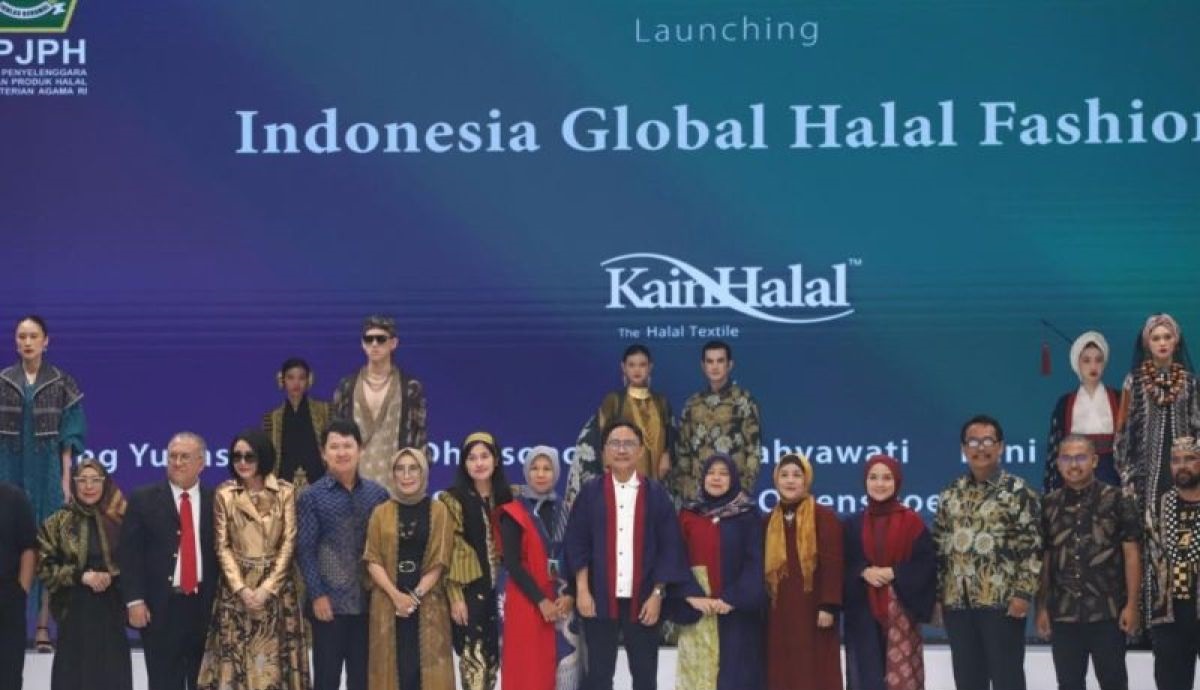 Peluncuran Indonesia Global Halal Fashion (IGHF) pada gelaran Indonesia Fashion Week di Jakarta Convention Centre (JCC), Jakarta, Kamis (28/3/2024). Foto: Antara