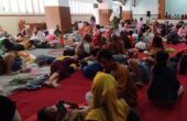 Pengungsi yang ditempatkan di aula DPRD Kabupaten Kudus, Jawa Tengah pada Minggu (17/3/2024). Foto: Antara