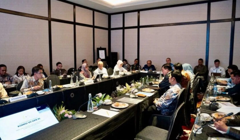 Rapat kunjungan kerja spesifik Komisi VII DPR RI di Badung, Bali, Kamis (7/3/2024). Foto: Antara