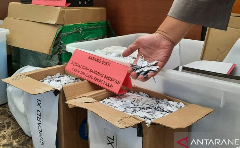 Polisi menyita ribuan kartu SIM bekas pakai dalam pengungkapan tindak pidana. Foto: Antara