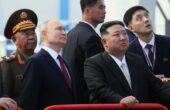 Arsip - Vladimir Putin Presiden Rusia (kiri depan) dan Kim Jong Un pemimpin Korea Utara (kanan depan) saat mengunjungi pusat peluncuran antariksa Vostochny di Timur Jauh Rusia (13/9/2023). Foto: Antara