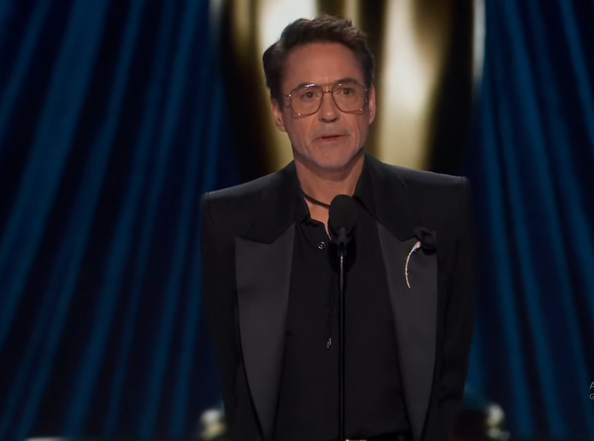 Tangkapan layar Robert Downey Jr memenangi Piala Oscar pertamanya dengan menjadi Aktor Pendukung Terbaik 2024 pada acara Academy Awards ke-96 di Los Angeles, Amerika Serikat (AS), Minggu waktu setempat atau Senin (11/3/2024) pukul 07.30 WIB. Foto: Youtube ABC News