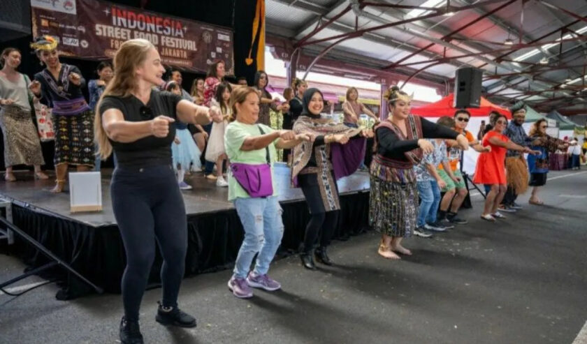 Suasana meriah pada pasar tradisional Queen Victoria Market di Melbourne