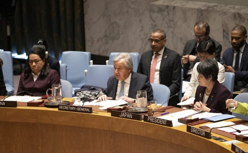 Antonio Guterres Sekretaris Jenderal PBB (depan, tengah) berbicara pada pertemuan Dewan Keamanan tentang perlucutan senjata nuklir dan non-proliferasi di markas besar PBB di New York, pada Senin (28/3/2024). Foto: Xinhua