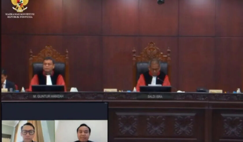 Tangkapan layar Saldi Isra Wakil Ketua MK dalam sidang panel untuk Perkara Nomor 29/PUU-XXII/2024 yang diajukan oleh Perludem, dipantau di kanal YouTube Mahkamah Konstitusi dari Bogor, Kamis (7/3/2024). Foto: Antara