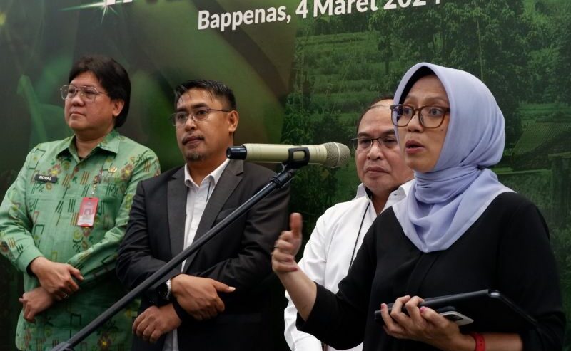Tri Dewi Virgiyanti Plt. Deputi Bidang Pengembangan Regional Kementerian PPN/Bappenas menghadiri konferensi pers usai peluncuran Indeks Desa di Jakarta, Senin (4/3/2024). Foto: Antara