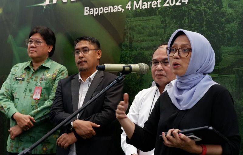 Tri Dewi Virgiyanti Plt. Deputi Bidang Pengembangan Regional Kementerian PPN/Bappenas menghadiri konferensi pers usai peluncuran Indeks Desa di Jakarta, Senin (4/3/2024). Foto: Antara