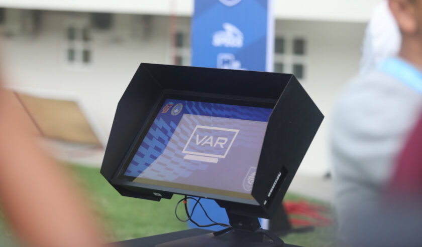 Uji coba video assistans referee (VAR). Foto : PSSI