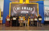 Pemberian penghargaan LMI kepada mitra dalam acara awarding LMI 2024, pada Sabtu (3/3/2024). Foto: LMI