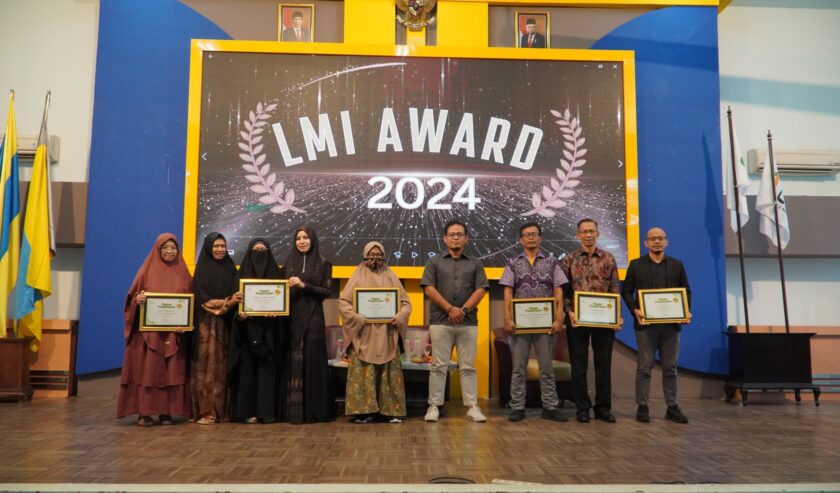 Pemberian penghargaan LMI kepada mitra dalam acara awarding LMI 2024, pada Sabtu (3/3/2024). Foto: LMI