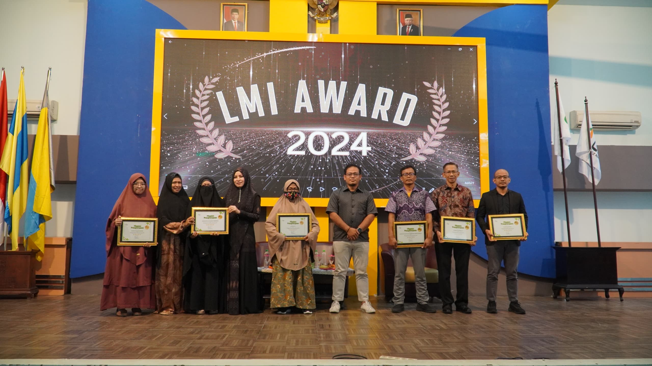 Pemberian penghargaan LMI kepada mitra dalam acara awarding LMI 2024, pada Sabtu (3/3/2024). Foto: LMI