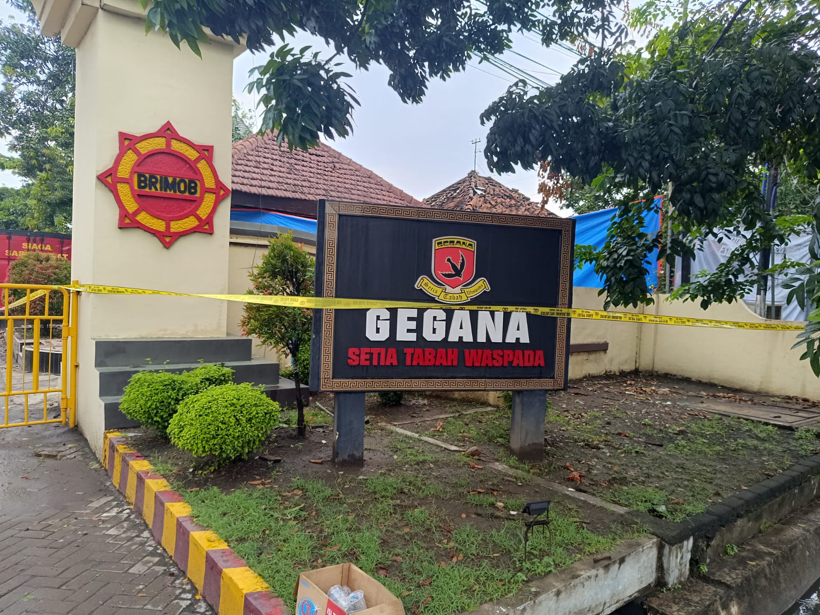 Tampak depan Gegana Makobrimob di Jalan Gresik, Krembangan, Surabaya, Senin (4/3/2024). Foto: Risky suarasurabaya.net