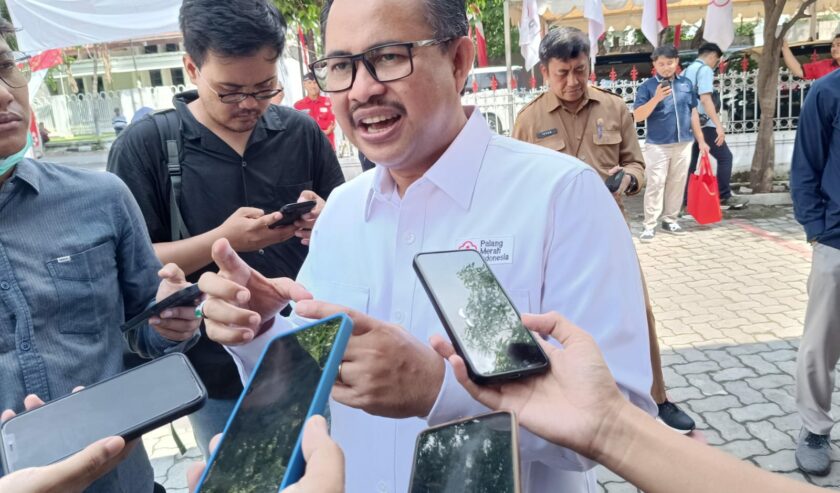 Ikhsan kepala Palang Merah Indonesia (PMI) Kota Surabaya saat berada di area gedung baru PMI di Jalan Sumatera, Gubeng, Surabaya, Senin (4/3/2024). Foto: Risky suarasurabaya.net