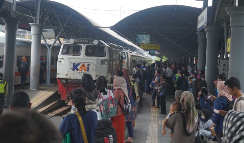 20 ribuan orang mulai tinggalkan Surabaya-Malang selama libur akhir pekan Hari Raya Nyepi dan awal Ramadan, Jumat (8/3/2024). Foto: Humas KAI Daop 8 Surabaya