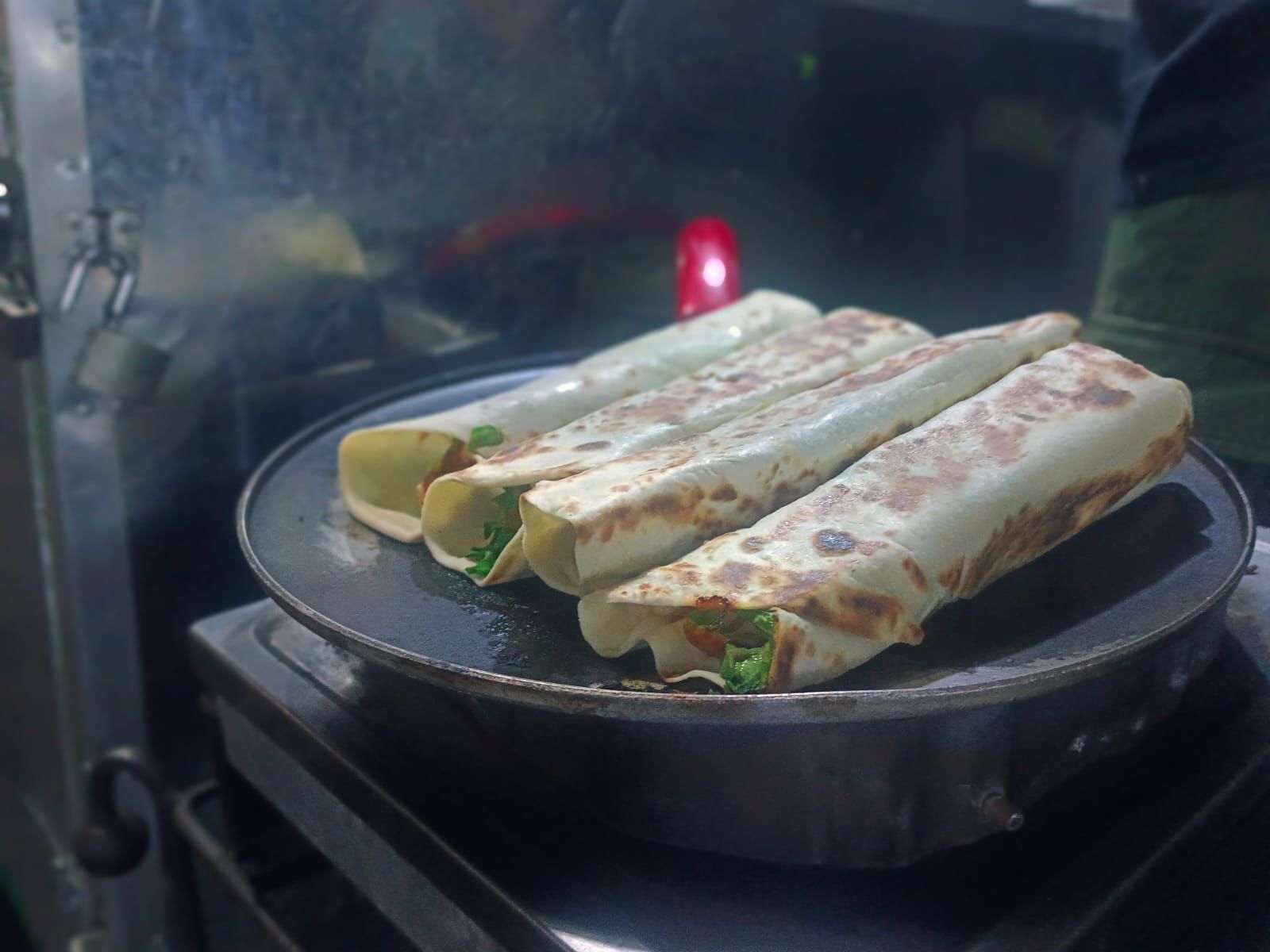 Kebab yang dijual di Kawasan Ampel, Kota Surabaya, Selasa (12/3/2024). Foto: Wildan suarasurabaya.net