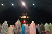 Salat Tarawih malam ke enam di Masjid Muhammad Cheng Hoo Surabaya, Sabtu (16/3/2024), Foto: Ikke magang suarasurabaya.net