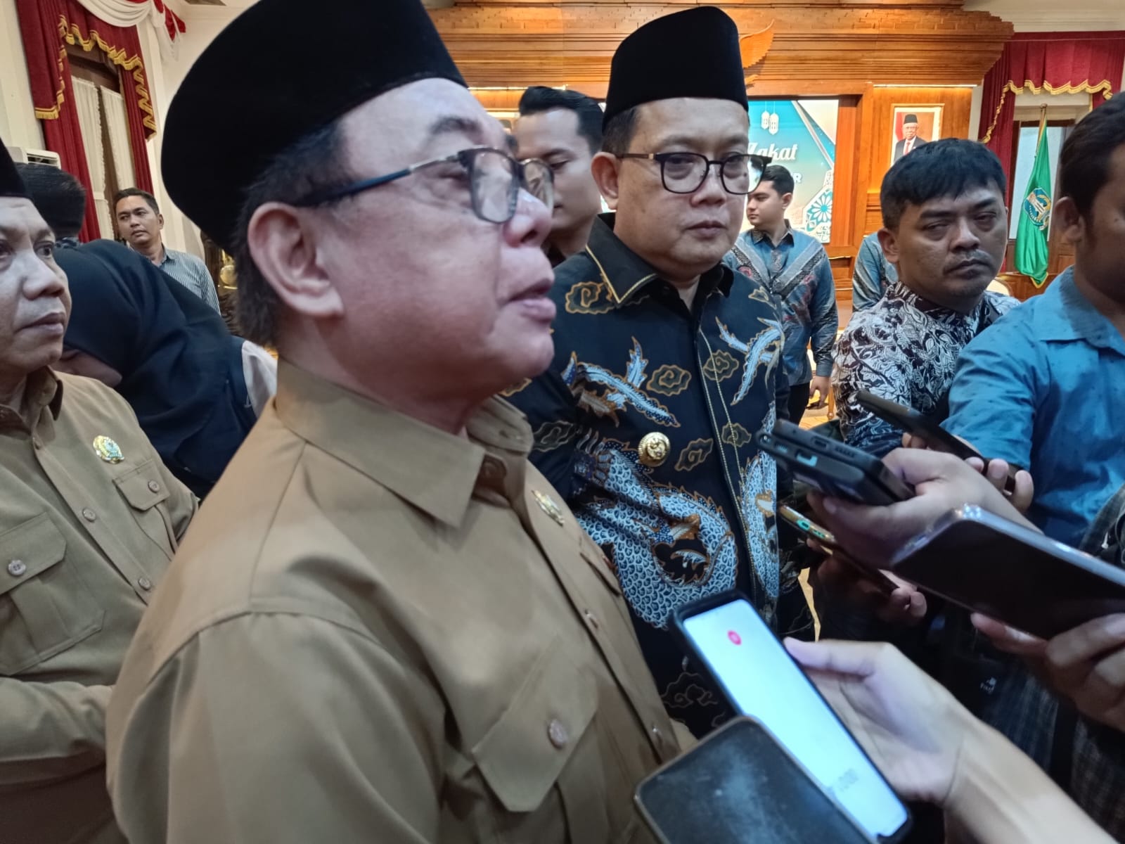 Ali Maschan Moesa Ketua Badan Amil Zakat Nasional (Baznas) Jawa Timur saat berada di Gedung Negara Grahadi, Surabaya, Minggu (17/3/2024). Foto: Risky suarasurabaya.net