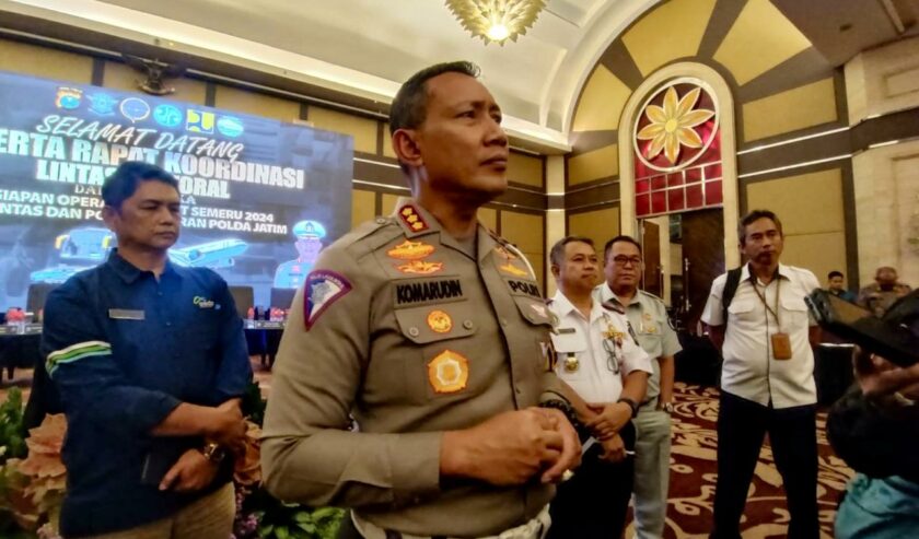 Kombes Pol Komarudin Ditlantas Polda Jatim waktu ditemui usai menggelar rakor Ops Semeri 2024 di Surabaya bersama sejumlah stakeholder. Foto: Istimewa.