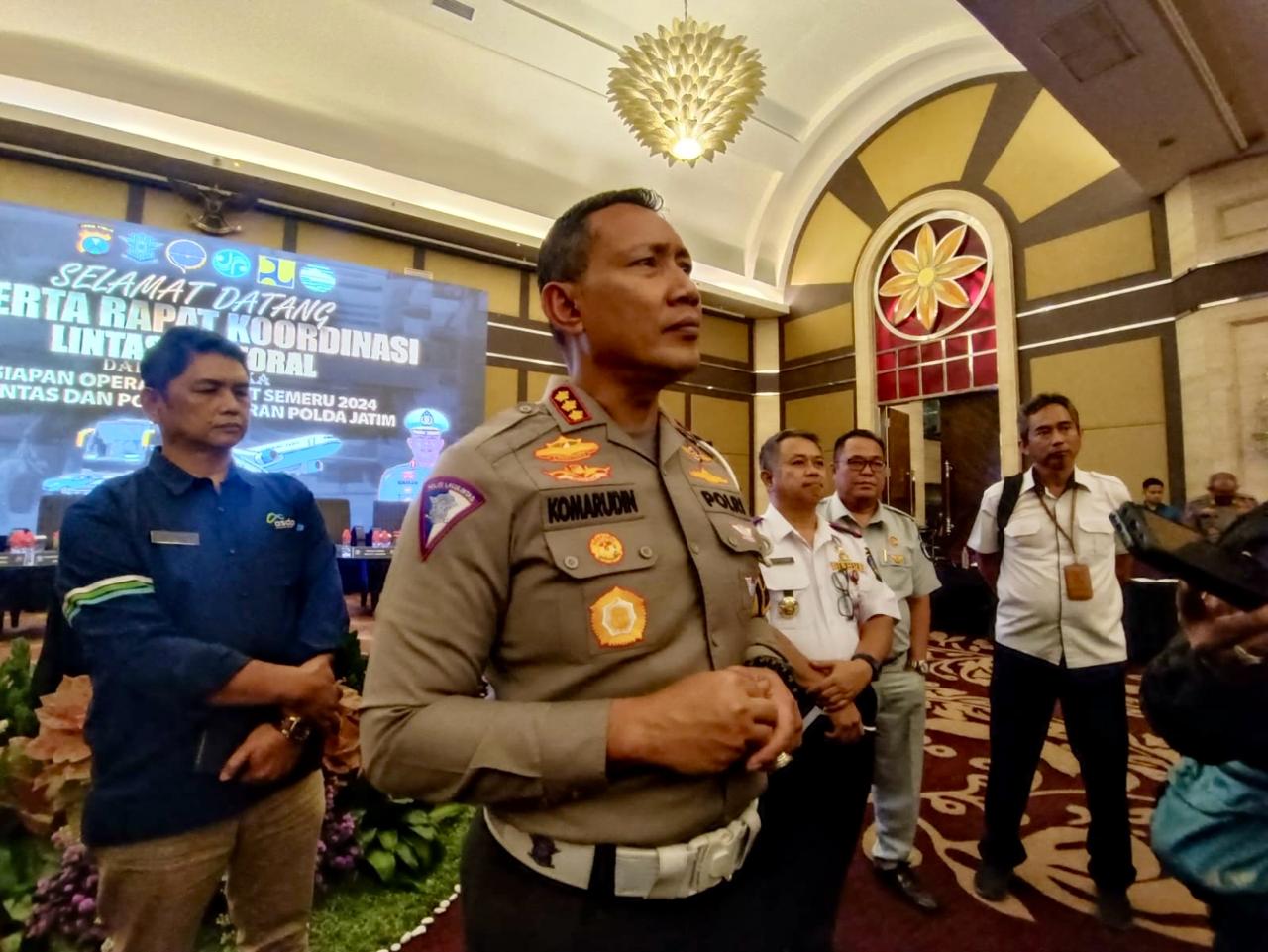 Kombes Pol Komarudin Ditlantas Polda Jatim waktu ditemui usai menggelar rakor Ops Semeri 2024 di Surabaya bersama sejumlah stakeholder. Foto: Istimewa.