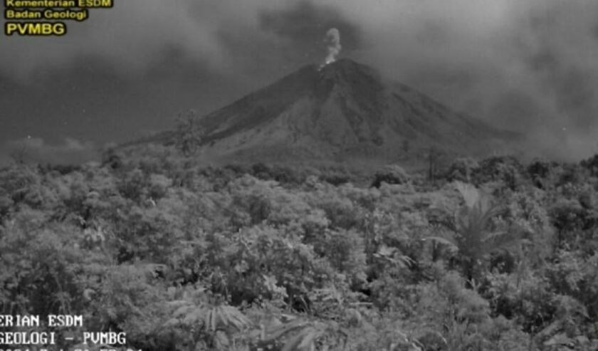 Gunung Semeru Erupsi