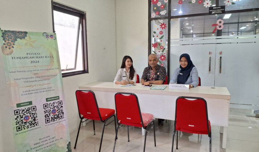 Disperinaker Surabaya buka posko aduan THR untuk pekerja dan perusahaan. Foto: Diskominfo Kota Surabaya