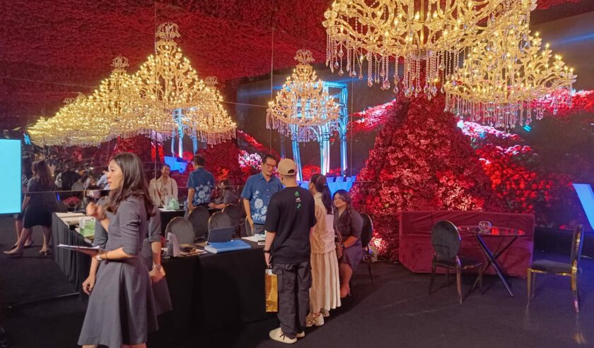 Suasana Wedding Fair 2024 bertajuk "Journey of Love" di The Westin Grand Ballroom Hotel The Westin Surabaya, Sabtu (23/3/2024). Foto: Risky suarasurabaya.net